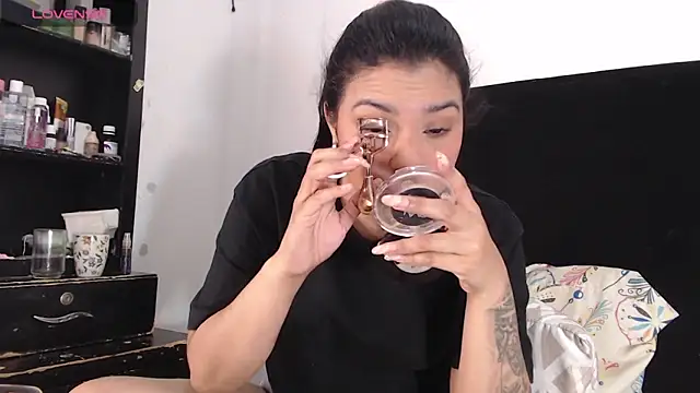 lolaa staars online show from January 2025 01:41:02 AM