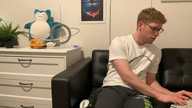 Snapshot of BlueEyedTallGuy94 chatting on December 2024 04:40:01 AM BlueEyedTallGuy94 online show from December 2024 04:40:01 AM