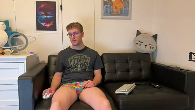 Snapshot of BlueEyedTallGuy94 chatting on December 2024 06:17:02 AM BlueEyedTallGuy94 online show from December 2024 06:17:02 AM