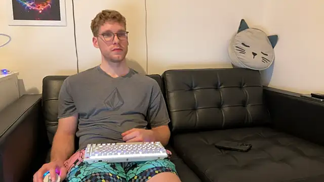 Snapshot of BlueEyedTallGuy94 chatting on December 2024 06:11:01 AM BlueEyedTallGuy94 online show from December 2024 06:11:01 AM