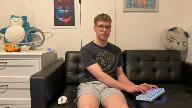 Snapshot of BlueEyedTallGuy94 chatting on December 2024 01:57:02 AM BlueEyedTallGuy94 online show from December 2024 01:57:02 AM