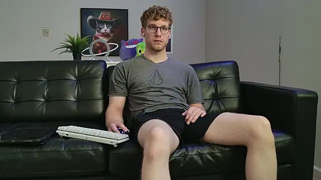 Snapshot of BlueEyedTallGuy94 chatting on September 2025 05:51:02 PM BlueEyedTallGuy94 online show from September 2025 05:51:02 PM