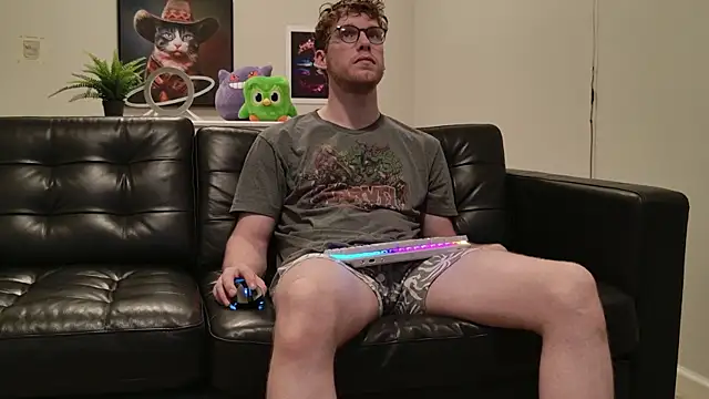 Snapshot of BlueEyedTallGuy94 chatting on October 2025 01:03:02 AM BlueEyedTallGuy94 online show from October 2025 01:03:02 AM