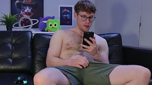 Snapshot of BlueEyedTallGuy94 chatting on October 2025 02:45:02 AM BlueEyedTallGuy94 online show from October 2025 02:45:02 AM