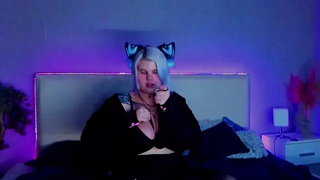 JoannLowe online show from February 2025 11:46:01 PM