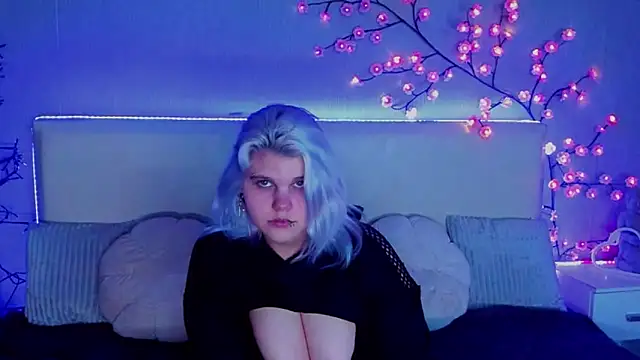 JoannLowe online show from November 2025 08:07:01 PM