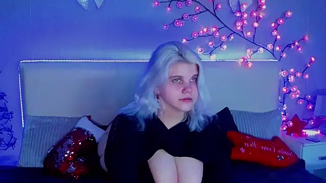 JoannLowe online show from December 2025 07:44:01 PM