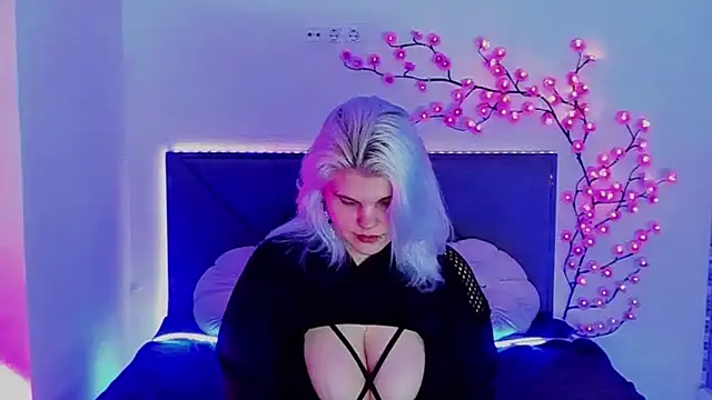 JoannLowe online show from February 2026 08:17:02 PM