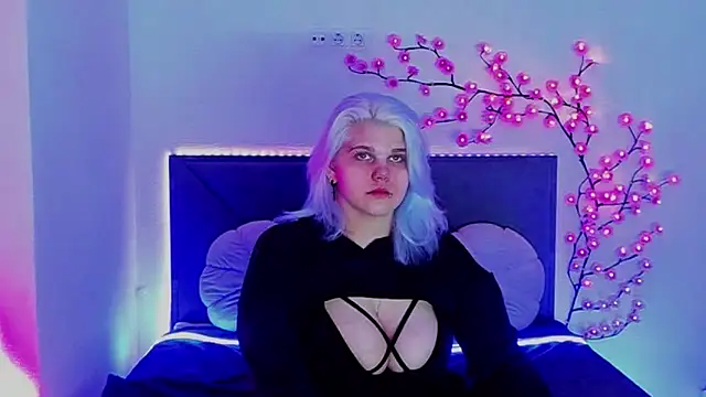 JoannLowe online show from April 2026 07:58:02 PM