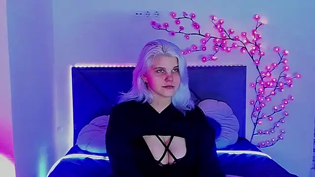 JoannLowe online show from April 2026 07:28:02 PM