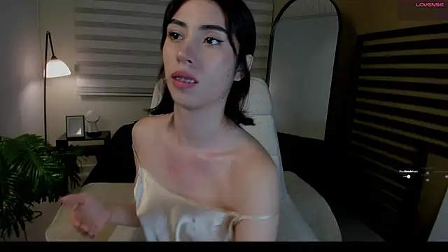 Catyloves online show from April 2026 10:38:01 PM