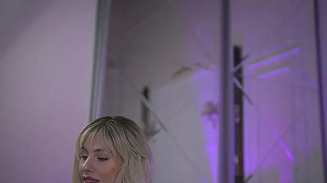 Snapshot of AdelineKing chatting on March 2025 03:08:02 AM AdelineKing online show from March 2025 03:08:02 AM