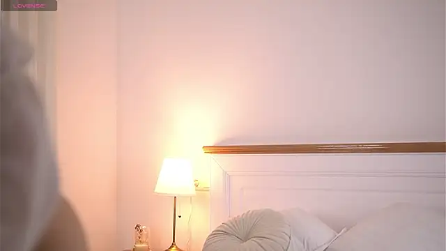 Snapshot of AdelineKing chatting on September 2025 01:50:01 AM AdelineKing online show from September 2025 01:50:01 AM