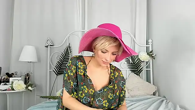 SakuFox online show from February 2025 07:35:01 PM