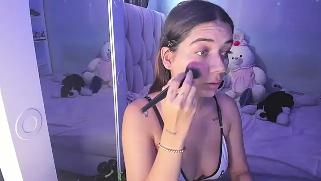 Snapshot of KittyKlum chatting on November 2025 04:50:02 PM KittyKlum online show from November 2025 04:50:02 PM