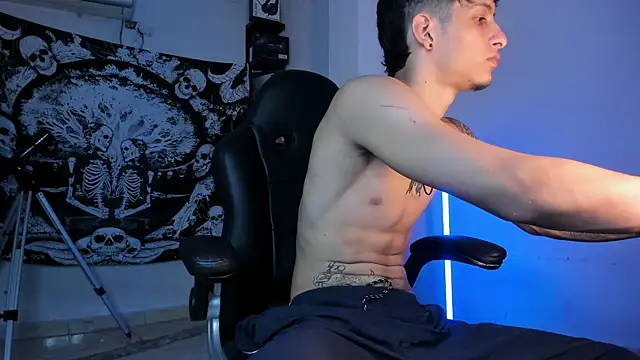 Snakebutterfly online show from December 2025 12:04:01 AM