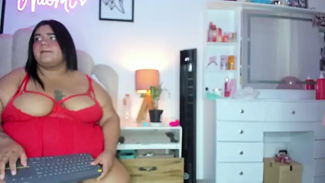 Snapshot of NaomiAsha chatting on June 2026 12:33:01 PM NaomiAsha online show from June 2026 12:33:01 PM