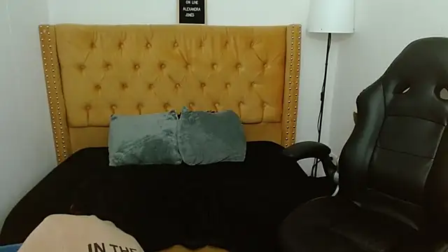 AlexandraJones  online show from March 2025 11:06:02 AM