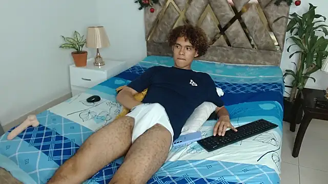 Snapshot of nickolas_moon chatting on December 2024 01:21:01 AM nickolas moon online show from December 2024 01:21:01 AM