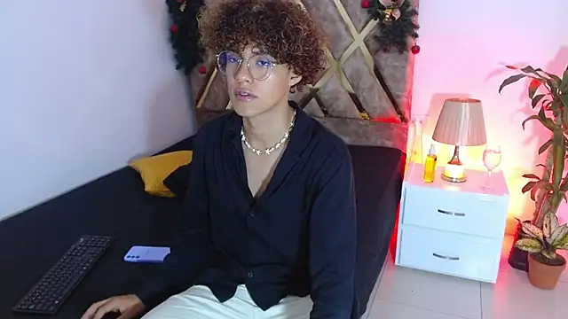 Snapshot of nickolas_moon chatting on December 2024 12:51:02 PM nickolas moon online show from December 2024 12:51:02 PM