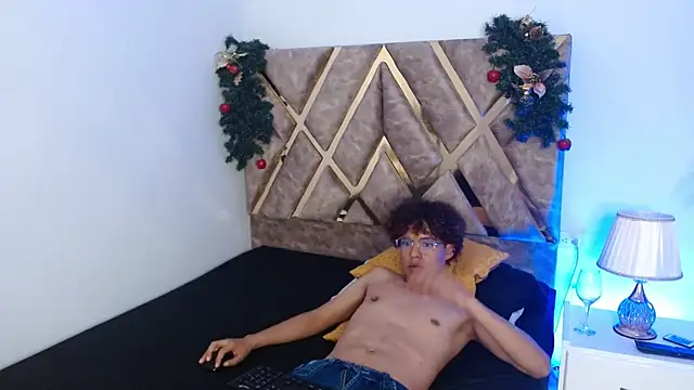 Snapshot of nickolas_moon chatting on December 2024 03:30:02 PM nickolas moon online show from December 2024 03:30:02 PM