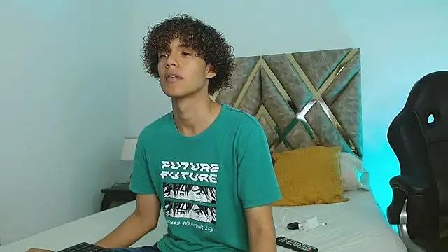 Snapshot of nickolas_moon chatting on January 2025 03:07:01 PM nickolas moon online show from January 2025 03:07:01 PM