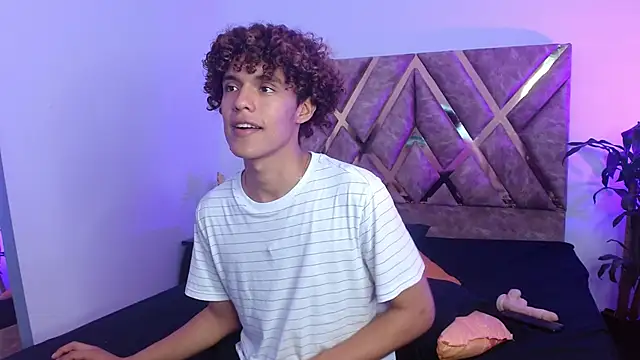 Snapshot of nickolas_moon chatting on February 2025 07:35:02 PM nickolas moon online show from February 2025 07:35:02 PM