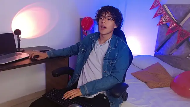 Snapshot of nickolas_moon chatting on February 2025 07:16:02 PM nickolas moon online show from February 2025 07:16:02 PM