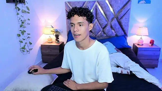 Snapshot of nickolas_moon chatting on October 2025 10:07:01 PM nickolas moon online show from October 2025 10:07:01 PM