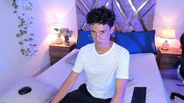 Snapshot of nickolas_moon chatting on October 2025 07:58:02 PM nickolas moon online show from October 2025 07:58:02 PM