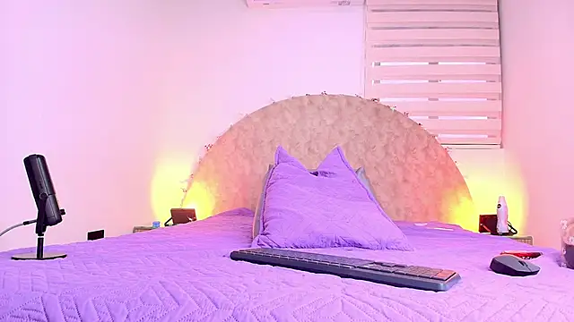 anisha x online show from December 2025 07:43:01 PM