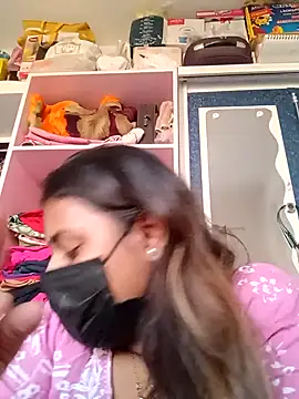 Hotmilfxox online show from December 2024 11:22:01 AM