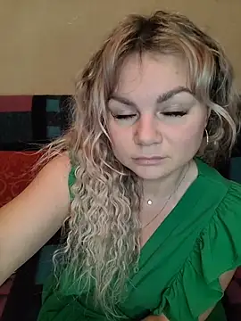 candy queeen online show from December 2025 02:43:02 AM