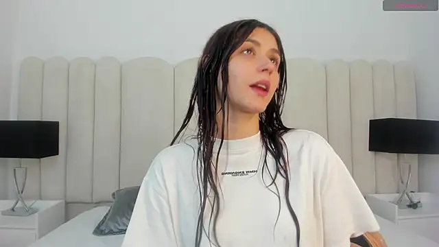 Snapshot of AnnyCherry_ chatting on February 2026 01:36:01 AM AnnyCherry online show from February 2026 01:36:01 AM