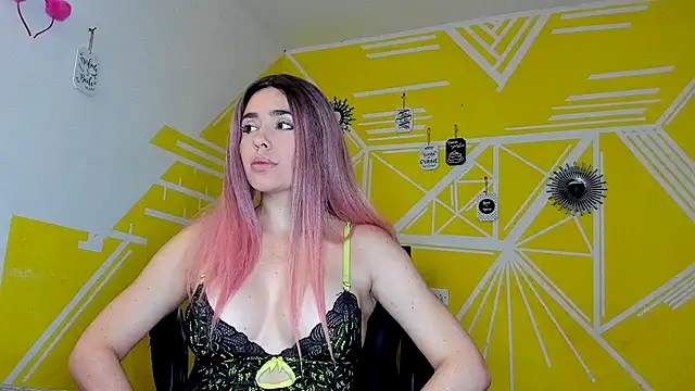 Snapshot of Nikolle_Rouss chatting on October 2025 09:35:02 PM Nikolle Rouss online show from October 2025 09:35:02 PM