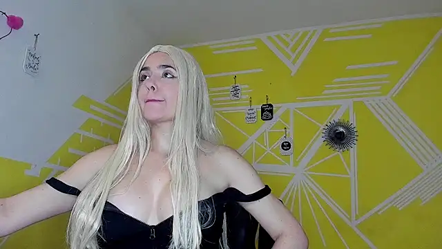 Snapshot of Nikolle_Rouss chatting on October 2025 04:35:02 AM Nikolle Rouss online show from October 2025 04:35:02 AM