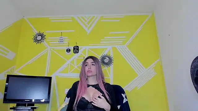 Snapshot of Nikolle_Rouss chatting on November 2025 09:50:01 PM Nikolle Rouss online show from November 2025 09:50:01 PM