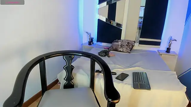 SamanthaFerrer  online show from December 2024 09:04:02 PM