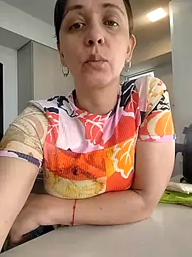 natalie cowens online show from October 2025 04:33:01 PM