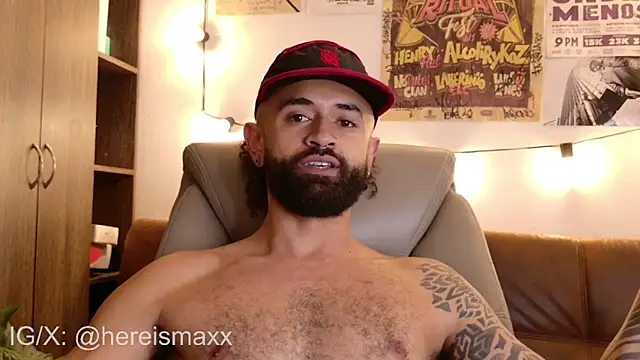 Snapshot of MaxG__ chatting on December 2025 09:14:01 AM MaxG online show from December 2025 09:14:01 AM