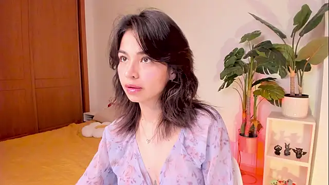 Adriennesexxx online show from March 2025 04:57:01 PM