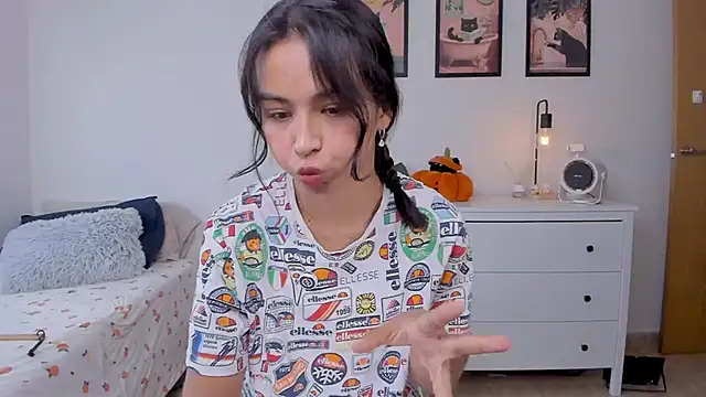 Adriennesexxx online show from September 2025 04:34:01 PM