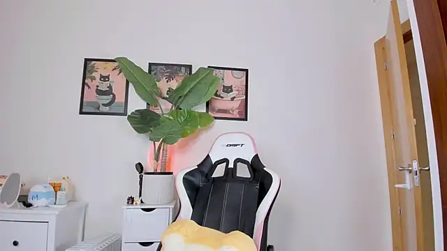 Adriennesexxx online show from February 2026 09:07:01 PM