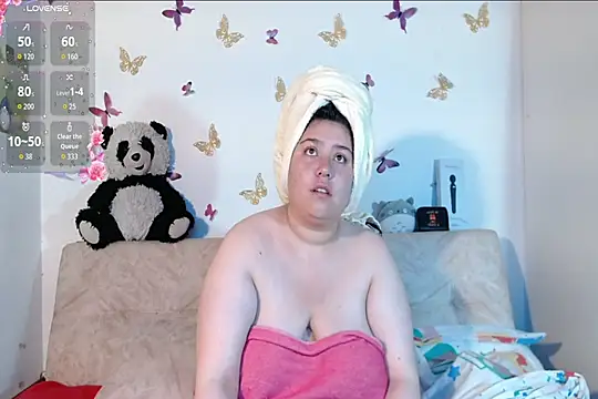 Snapshot of LennaTurnerr chatting on February 2026 12:43:02 PM LennaTurnerr online show from February 2026 12:43:02 PM