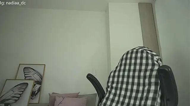 Nadiaa  online show from April 2026 04:32:02 AM