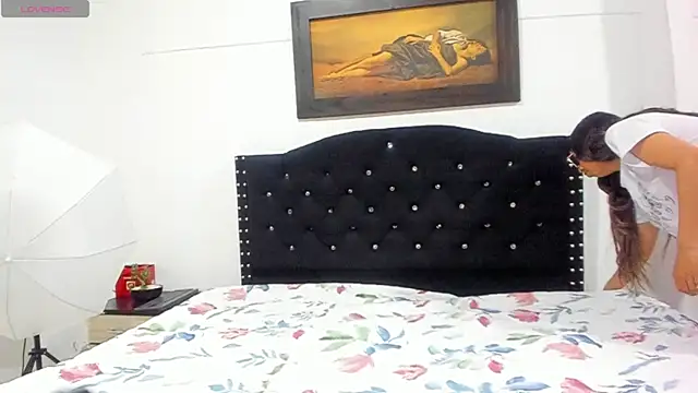 Vahiolet smith online show from December 2025 03:26:02 AM