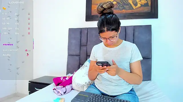 Vahiolet smith online show from June 2026 03:13:02 AM