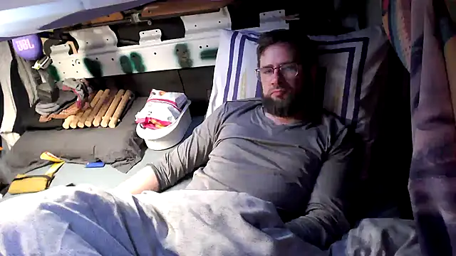 Snapshot of TRebelG chatting on February 2026 04:00:01 AM TRebelG online show from February 2026 04:00:01 AM