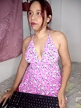 Snapshot of emma-19- chatting on February 2026 04:33:02 AM emma-19- online show from February 2026 04:33:02 AM