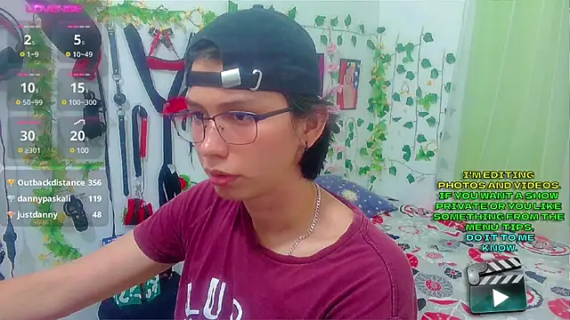 Snapshot of Andy_gray chatting on March 2025 06:32:01 PM Andy gray online show from March 2025 06:32:01 PM